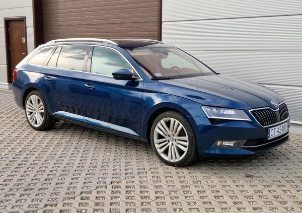 Skoda Superb cena 89900 przebieg: 79800, rok produkcji 2018 z Toruń małe 497